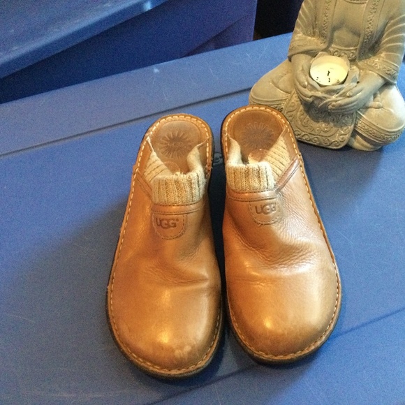 UGG - Picture 1 of 7